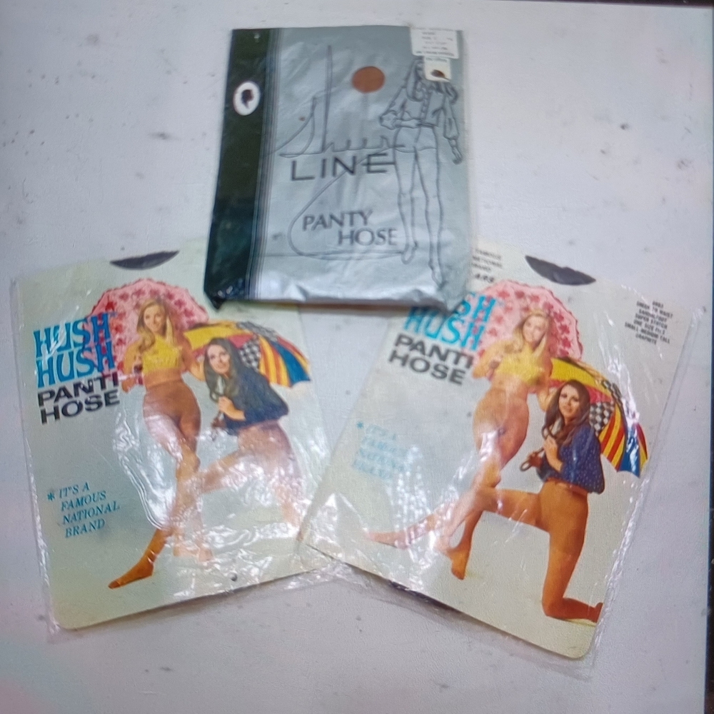 Vtg. 3 packs panty hose. Hush Hush